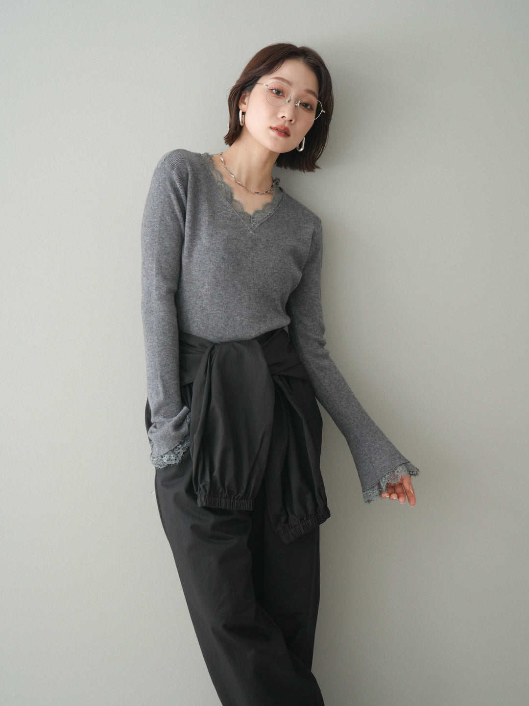 [予約]レースドッキングVネックニットトップス/gray