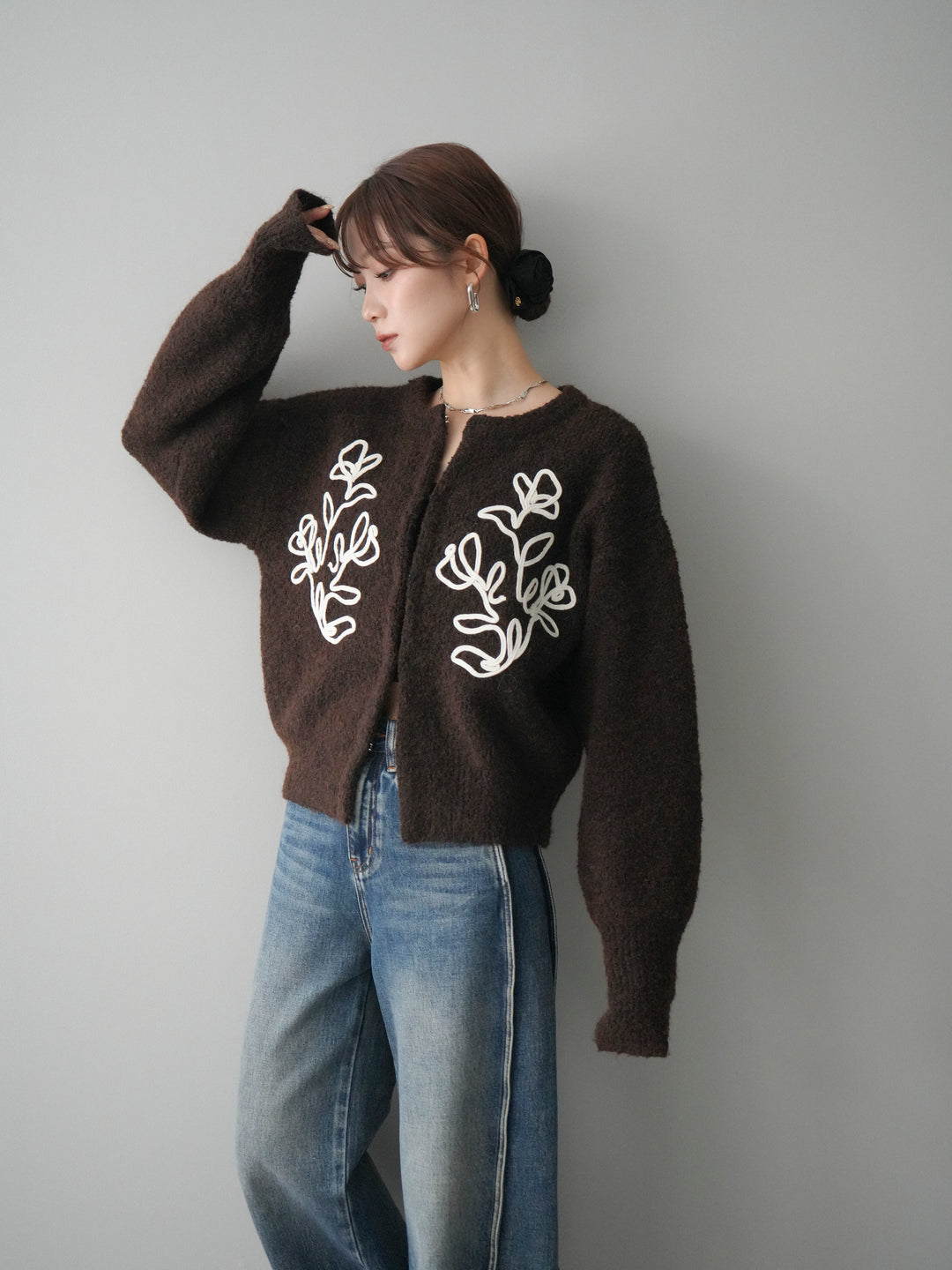 [予約]テープ刺繍ホック開きブークレニットカーディガン/darkbrown