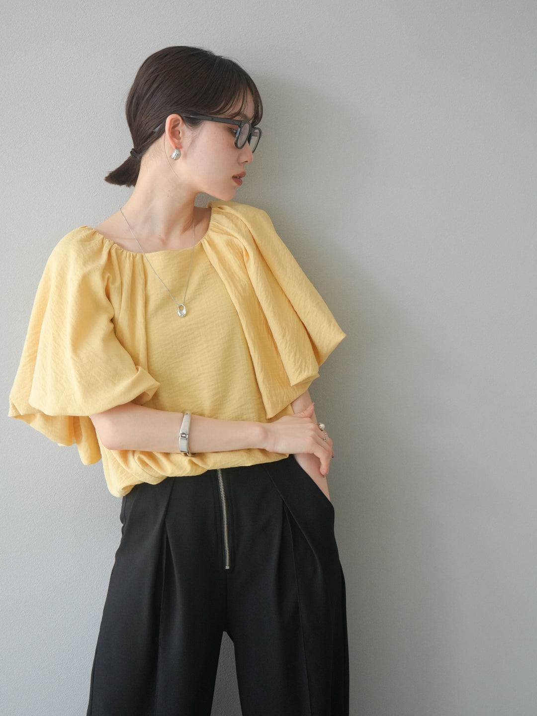 [SET] 燈籠袖褶襉設計上衣 + 拉鍊褶襉寬褲 (2 套)