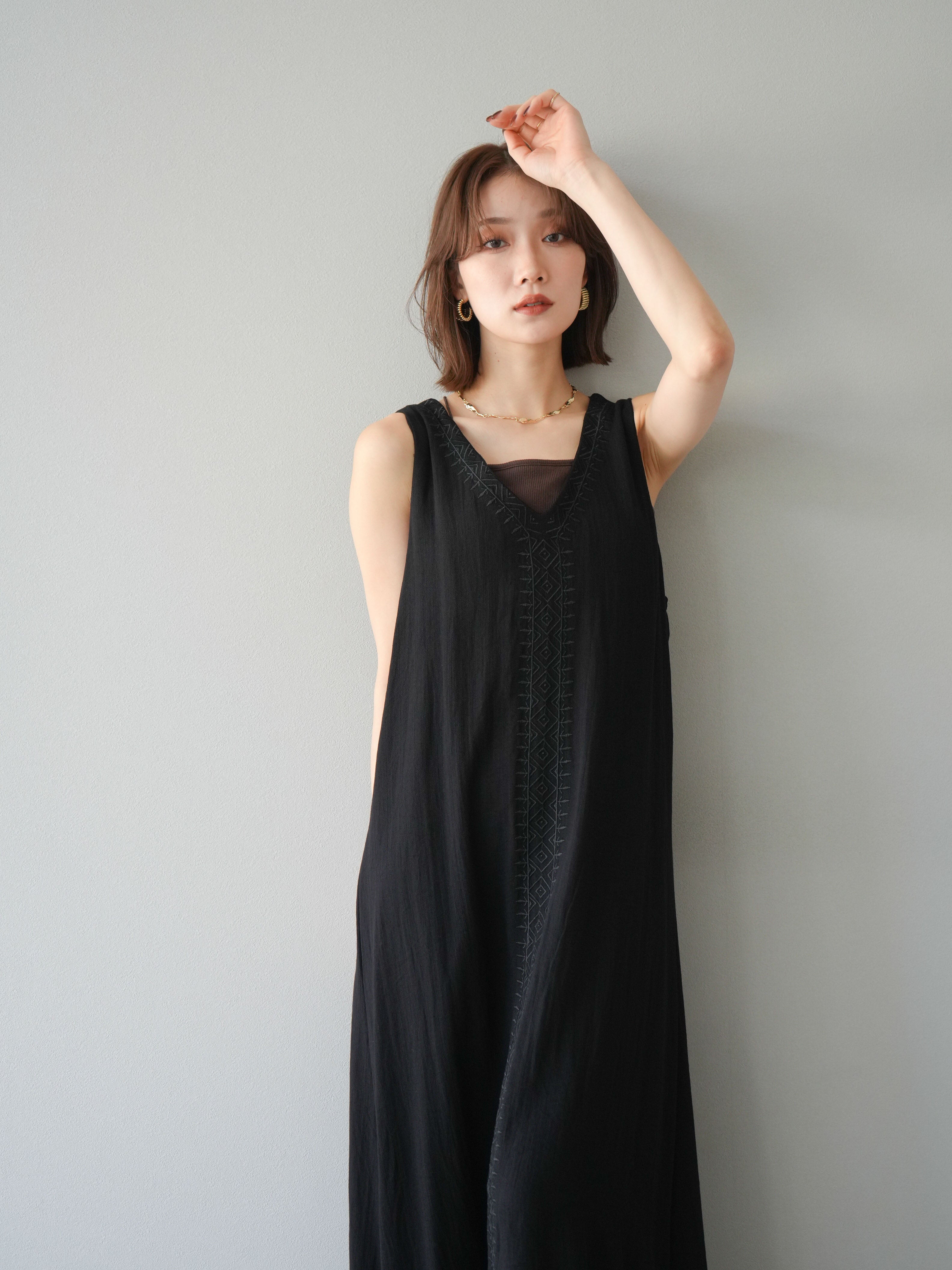 美品◆Velnica ワンピース Ｖネック　ゴールド　ブラック 美品◇Velnica ワンピース Vネックゴールドブラック