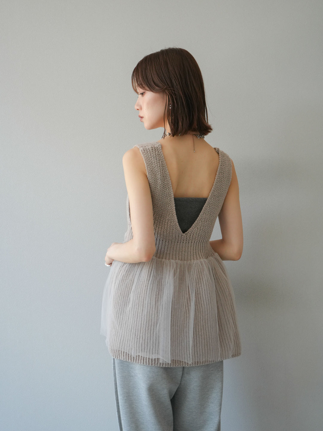 [SET] 薄紗層疊荷葉邊針織背心 + 兩用設計運動褲（2 件組）