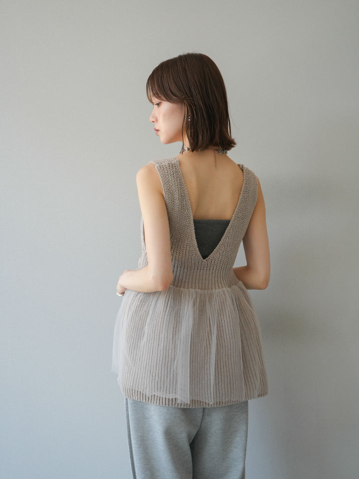 [SET] 薄紗層疊荷葉邊針織背心 + 兩用設計運動褲（2 件組）