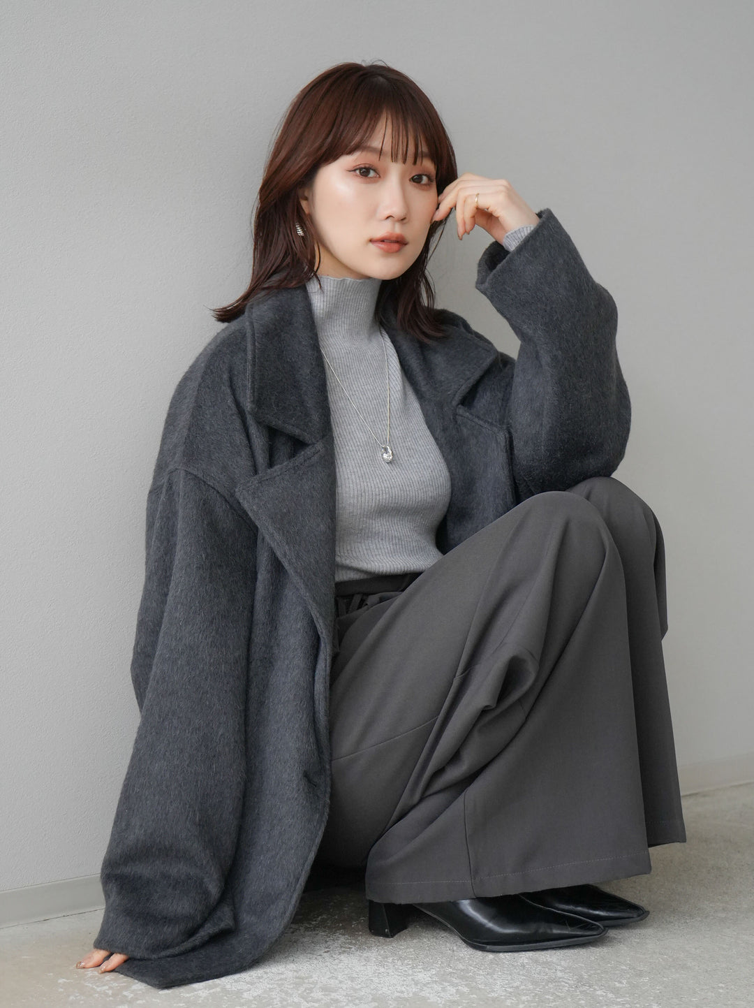 [SET]フェイクビーバーミドルコート+袖ボタンハイネックリブニットトップス+ベルト付ウールタッチワイドパンツL(3set)