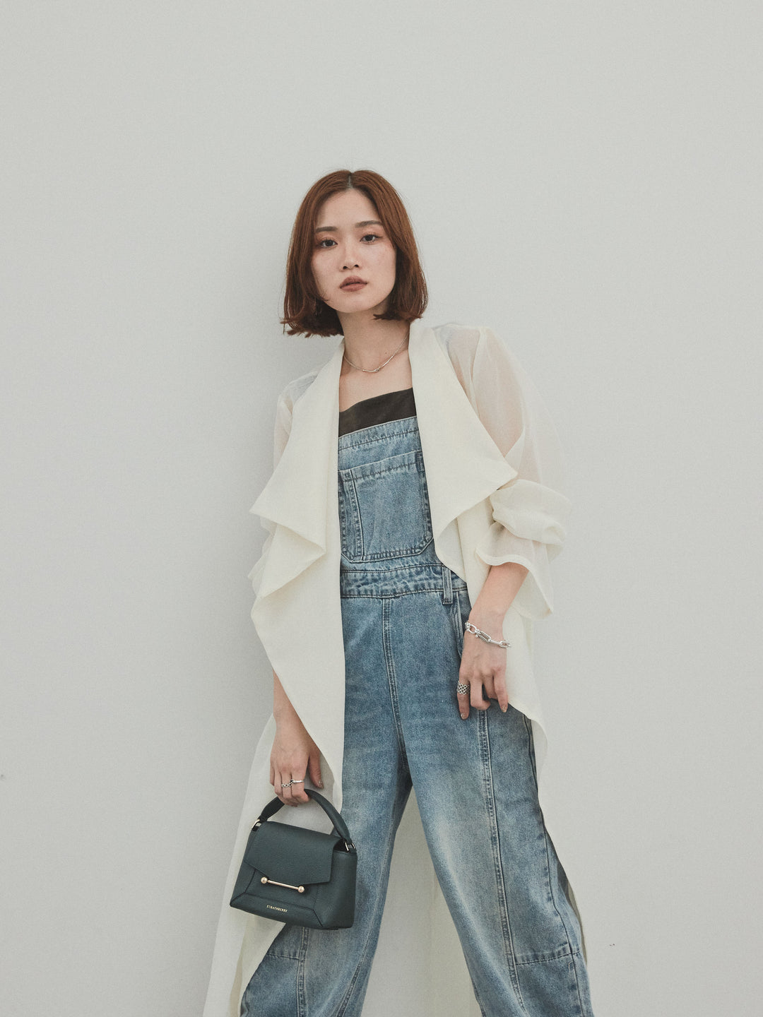 [SET] 中縫牛仔背帶褲 + 透視長版外套（2 件組）