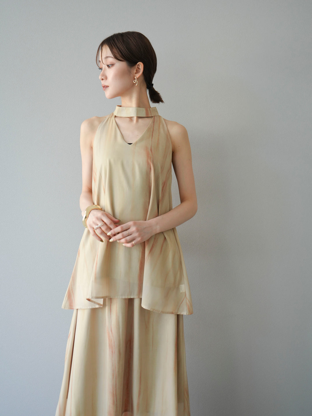 [SET] 細膩花紋V領襯衫＆喇叭裙（2套）