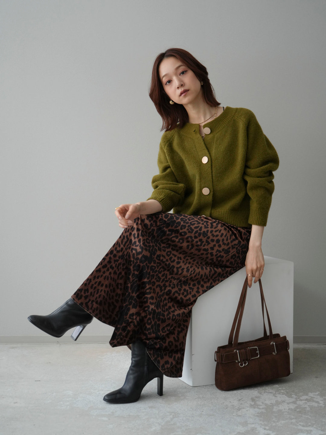 [SET]BIGボタンニットカーディガン+レオパードベロアナロースカート(2set)