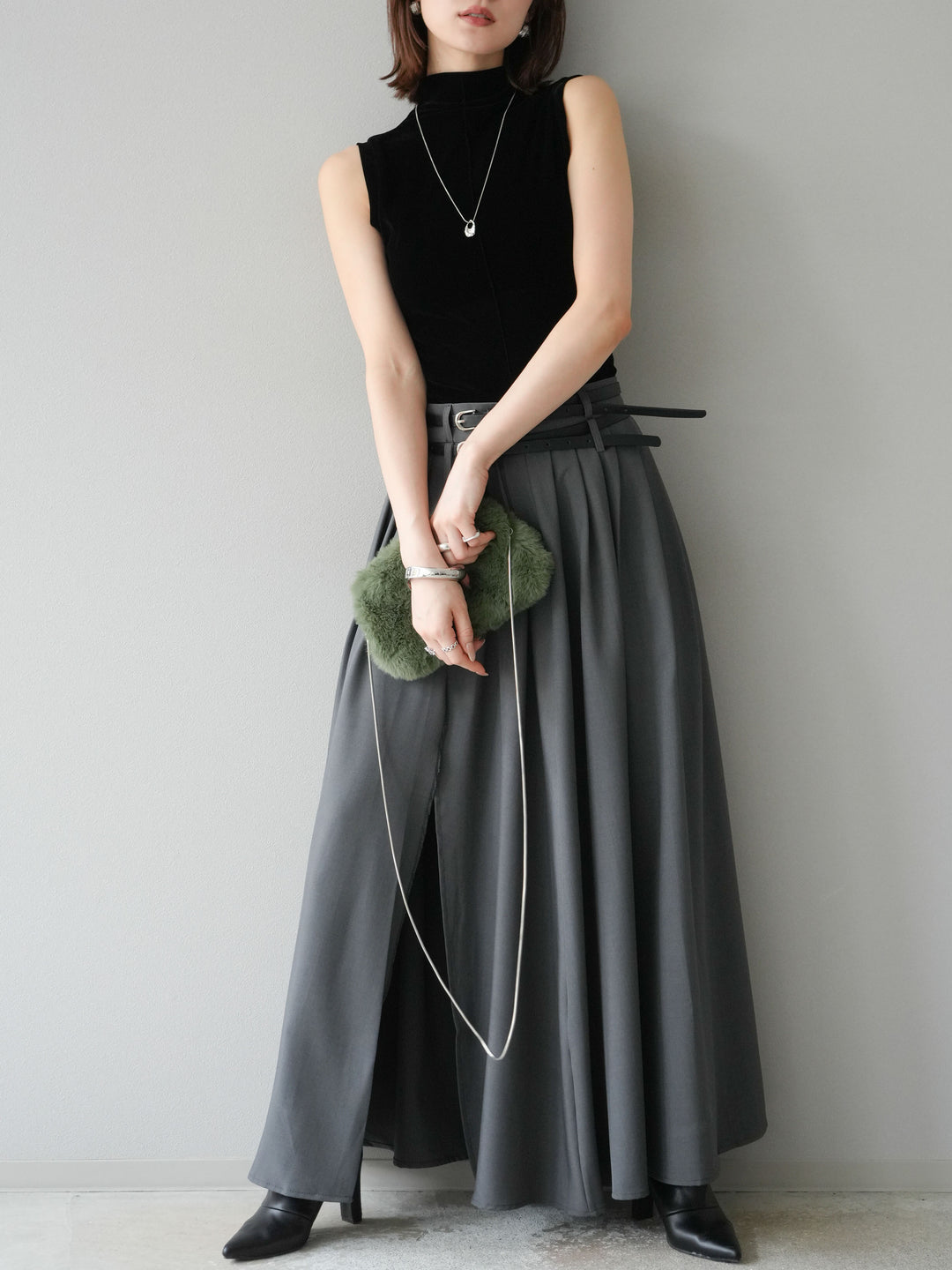 [SET]シアーベロアプチネックノースリーブトップス+エステルプリーツスリットスカート(2set)