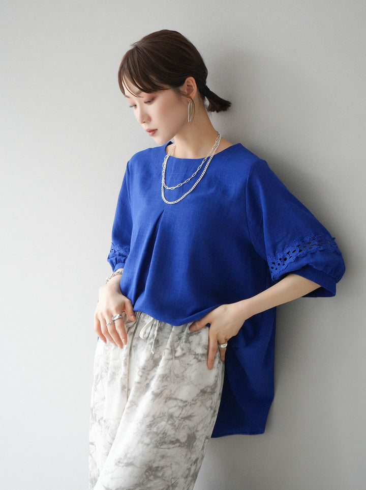 [Pre-order] Linen-touch sleeve cutwork tuck blouse/Royal Blue
