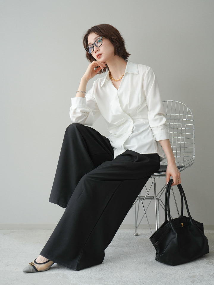 [予約]サイドギャザーアシンメトリーデザインサテンブラウス/white