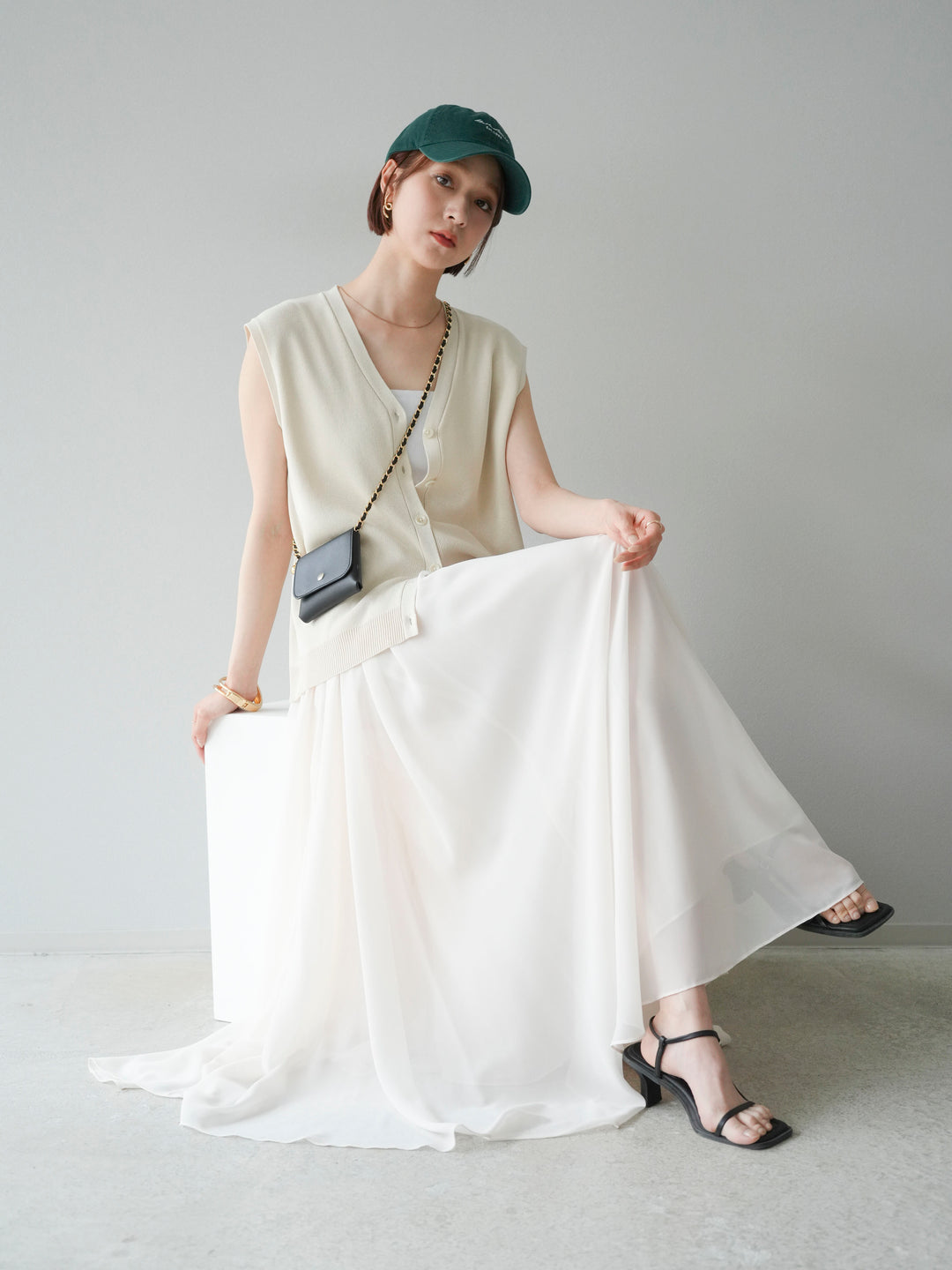 [SET] V領人造絲針織背心+雪紡喇叭裙（2件組）