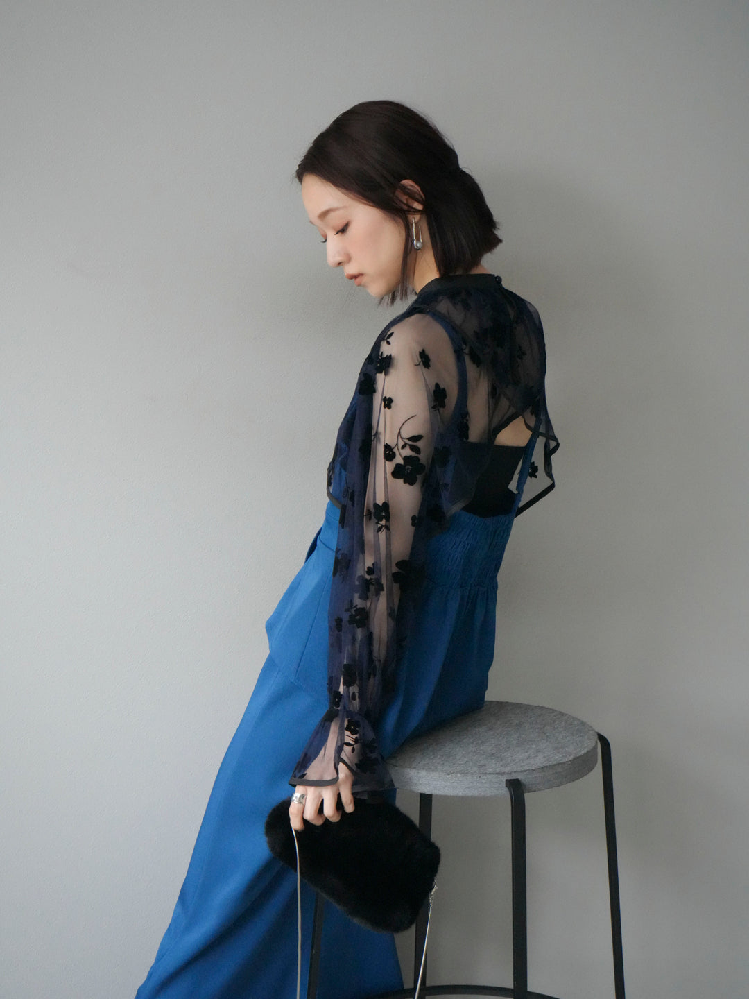 [予約]チュールフラワーフロッキーショートブラウス/ネイビー