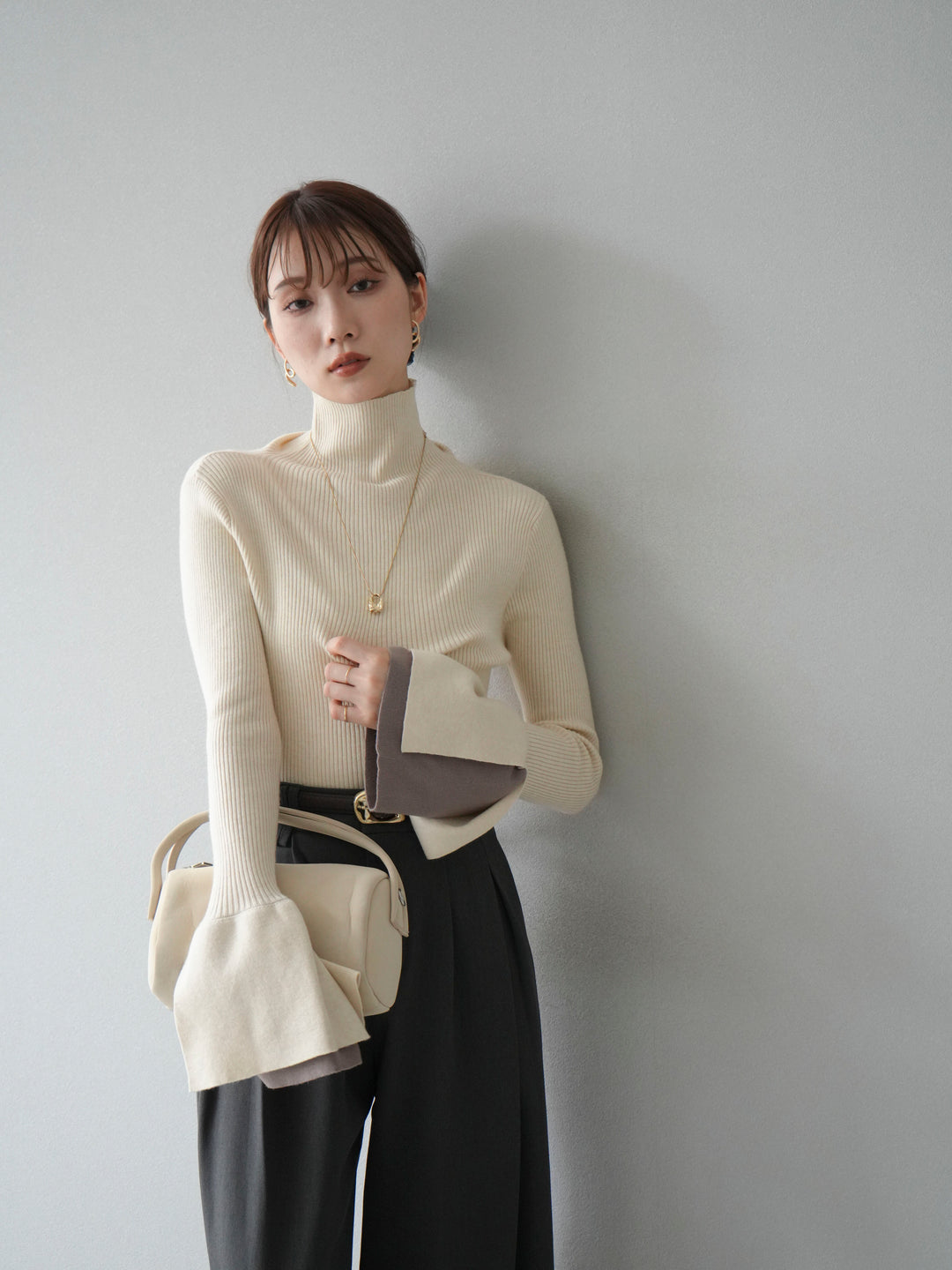 [SET] 疊層喇叭袖高領針織上衣 + 雙褶寬褲 (2 套)