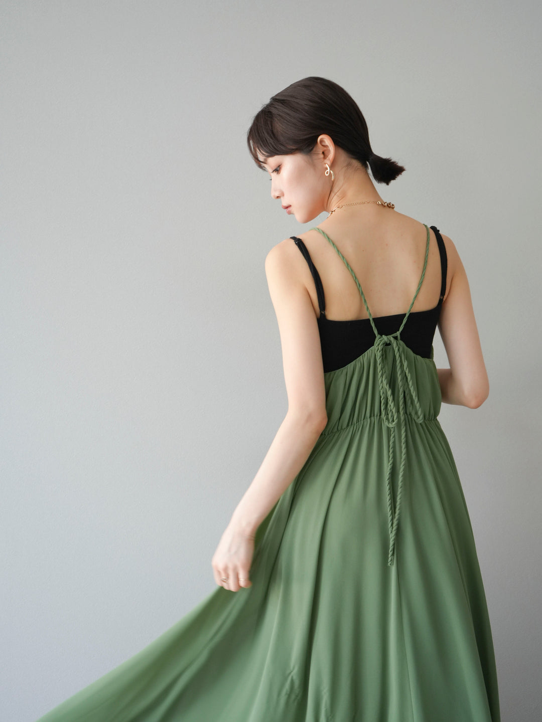 [SET]編み込みデザインシフォンワンピース+カップ付テレコリブベアキャミソール(2set)