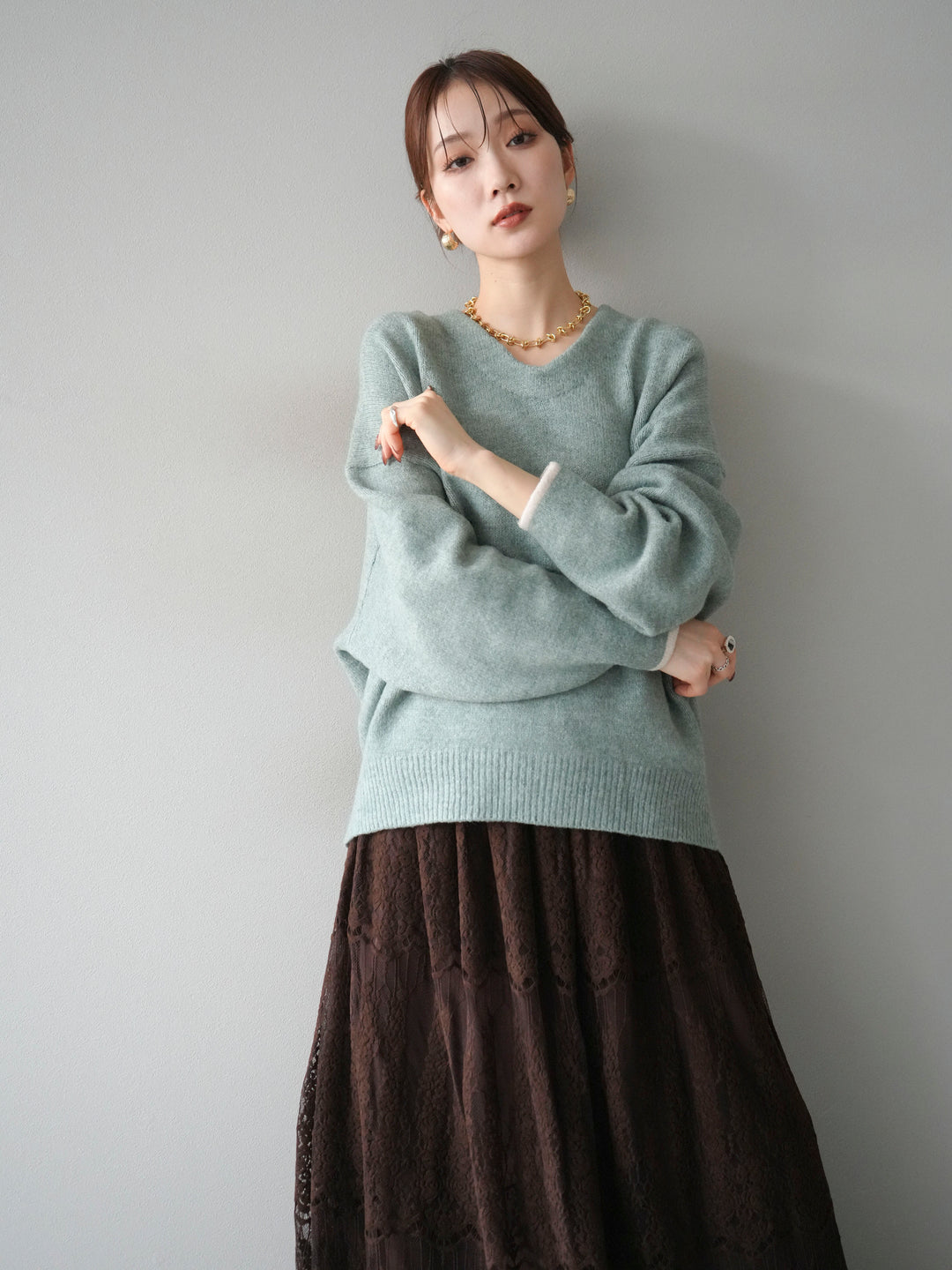 [SET]Vネック配色スリーブニットプルオーバー+選べるアクセセット(2set)