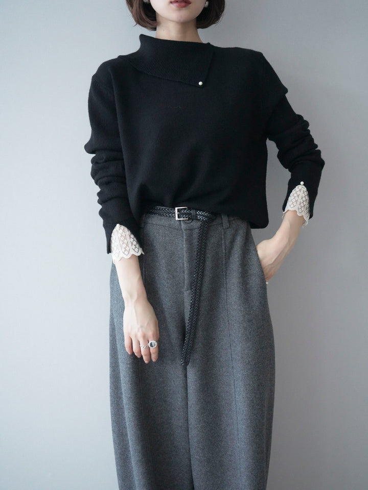 【預購】袖口蕾絲珍珠裝飾撞色針織上衣 / 黑色