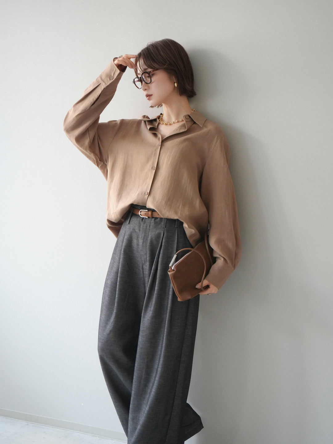 [予約]バックVレースデザインシャツ/beige