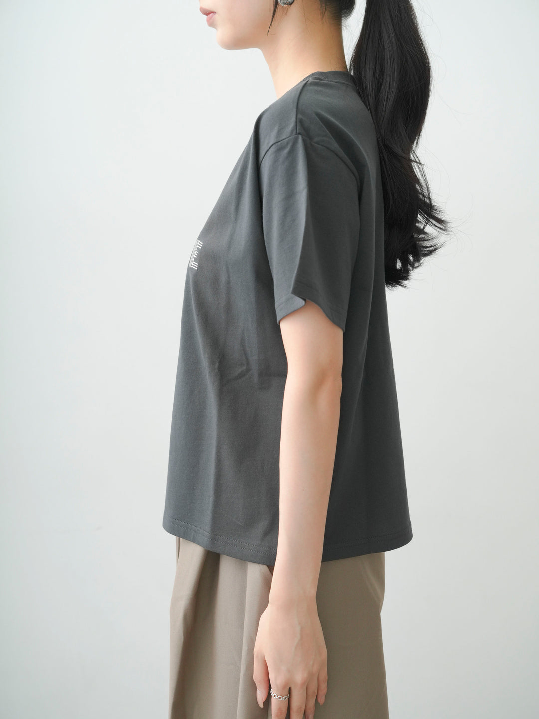 [予約]ロゴ刺繍TEE/sumikuro