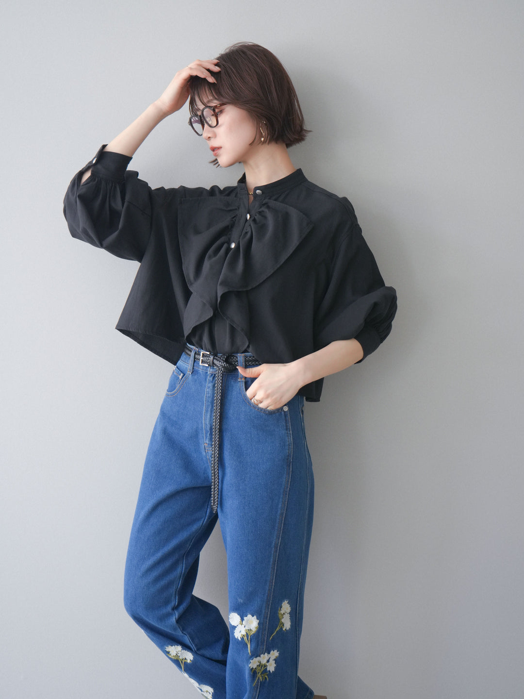 [SET]ラッフルフレアショートブラウス+フラワー刺繍ストレートデニム(2set)