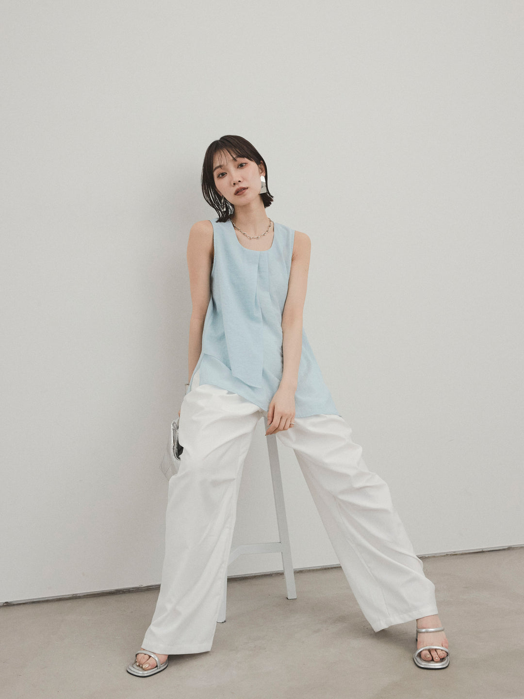 [SET] 透視褶皺不對稱上衣 + 設計環側褶褲 (2 件組)