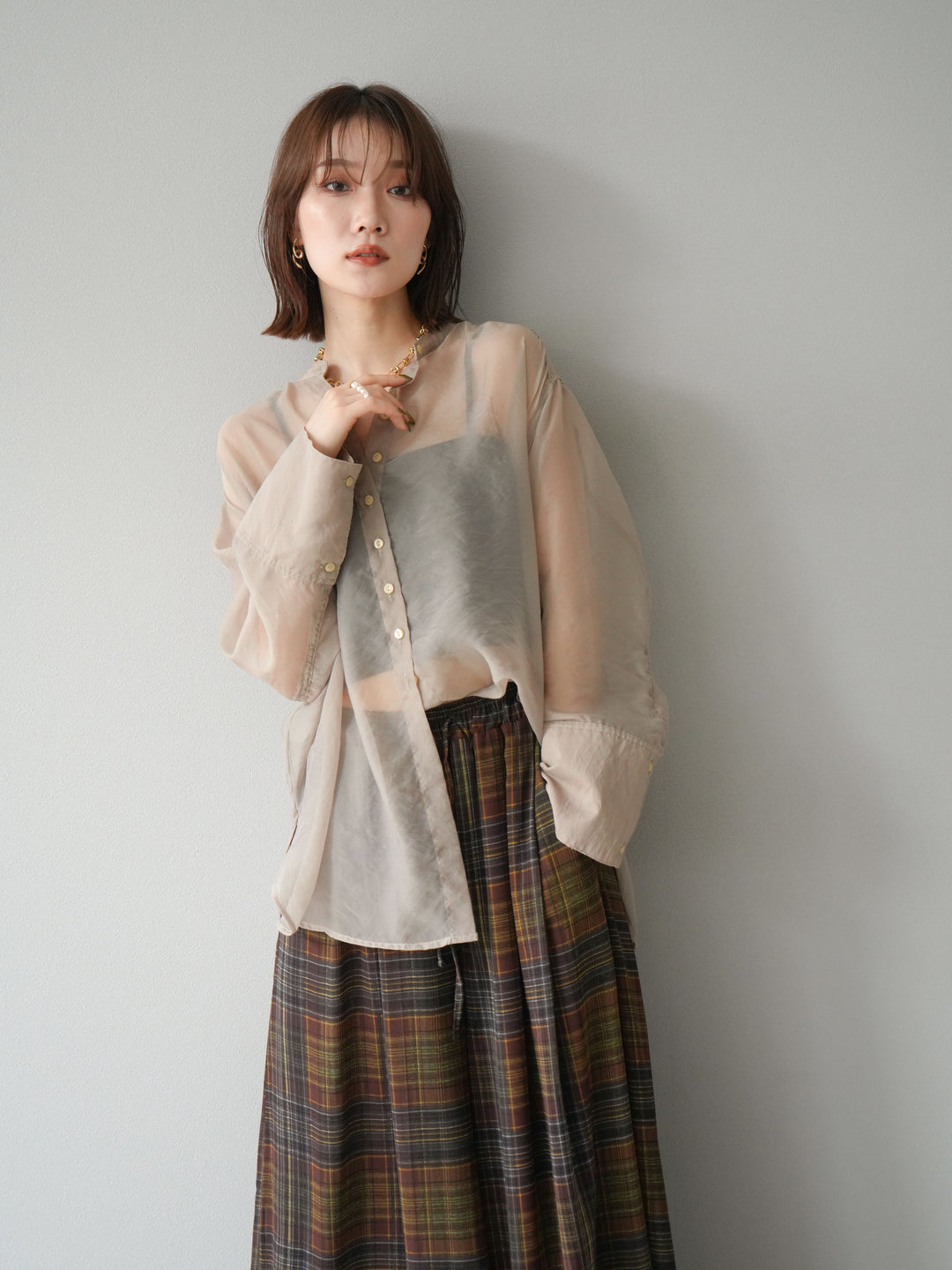 [予約]シャイニーシアーバンドカラーシャツ/ベージュ