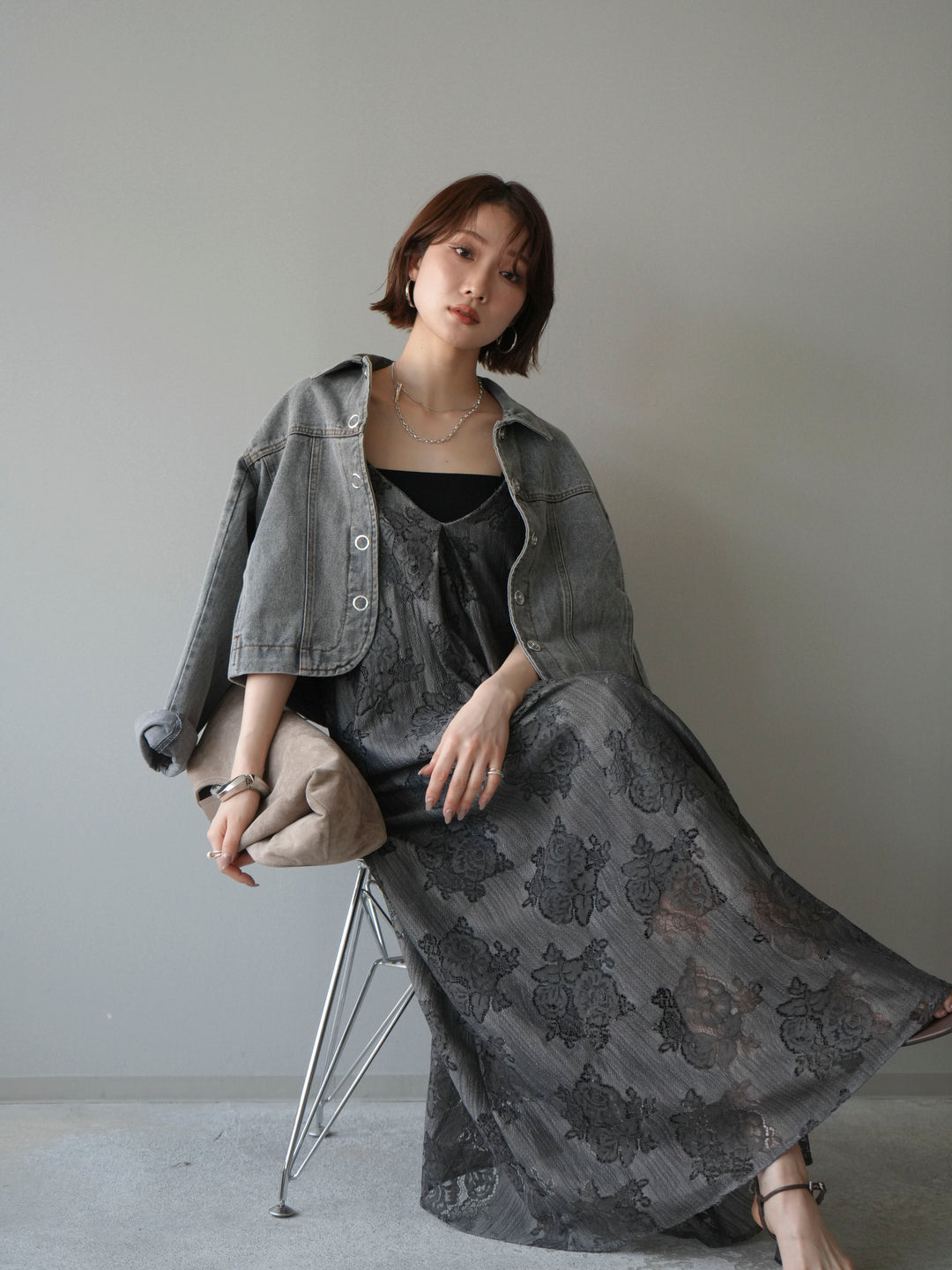 【預購】花朵蕾絲吊帶洋裝 / 灰色