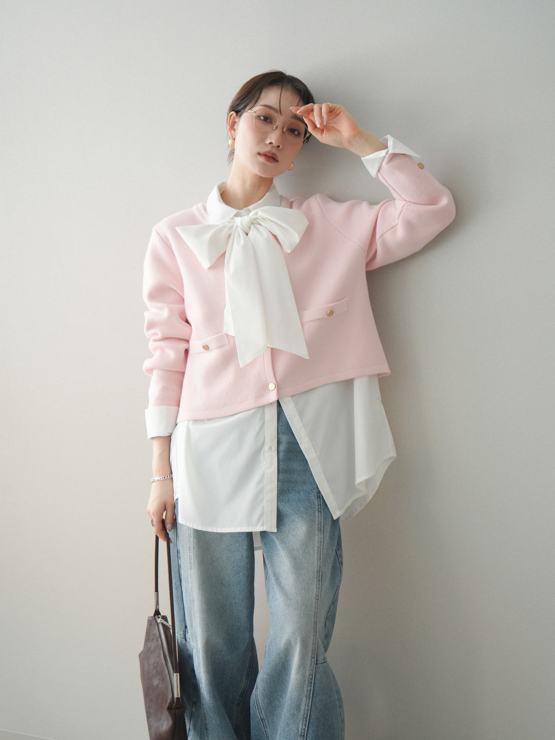 [SET]ゴールドボタンノーカラーニットジャケット+ボウタイ付オーバーシャツ+ガーメントウォッシュカーブデニムパンツ(3set)