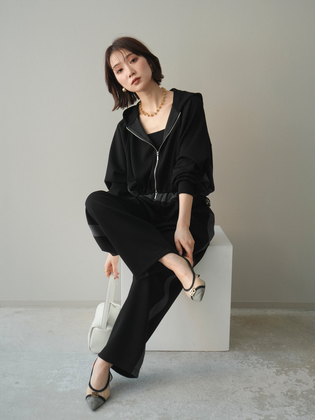 [予約]バイカラー異素材ライトポンチクロップドZIPフーディー/black