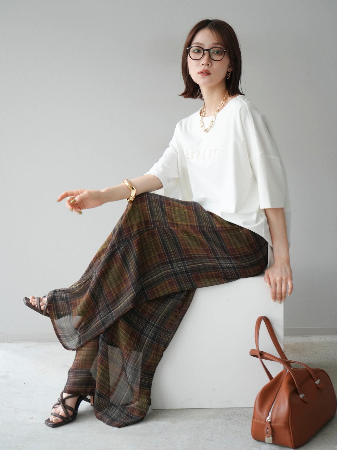 [套裝] 不同材質金屬標誌刺繡 x 印花T卹 + 透視格紋寬鬆褲（2 件套）