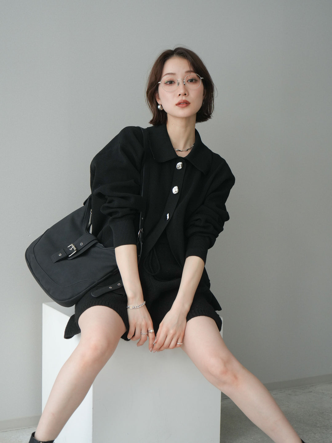 [予約]メタルボタン襟付きポリエステルニットカーディガン/black