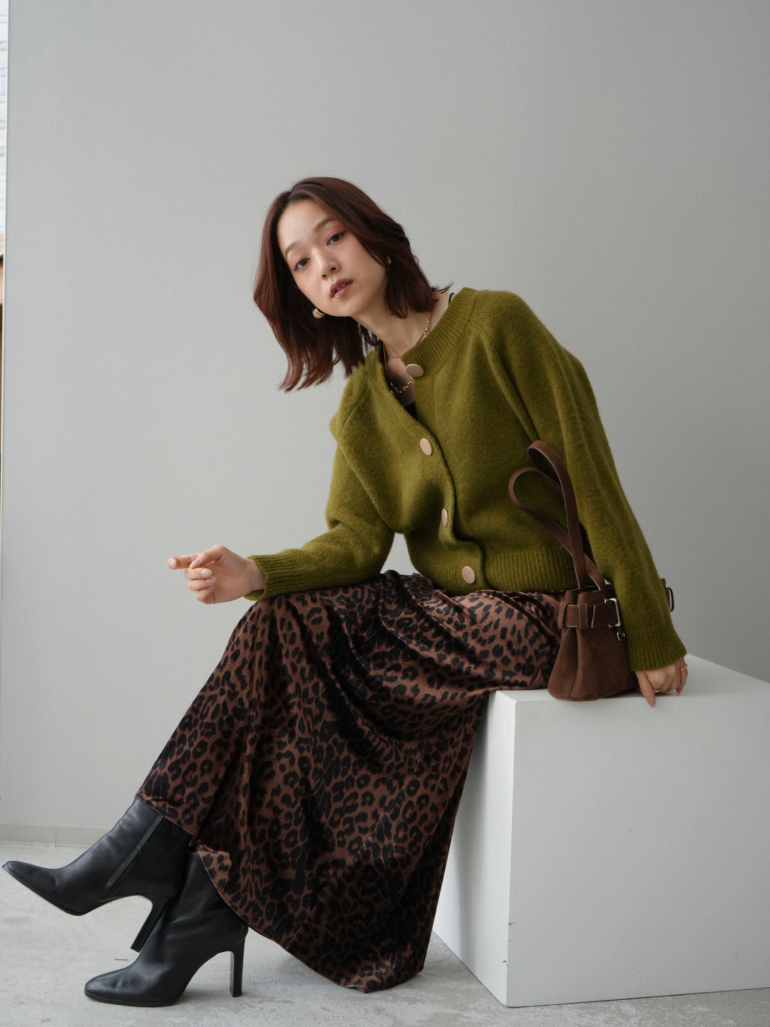 [SET]BIGボタンニットカーディガン+レオパードベロアナロースカート(2set)