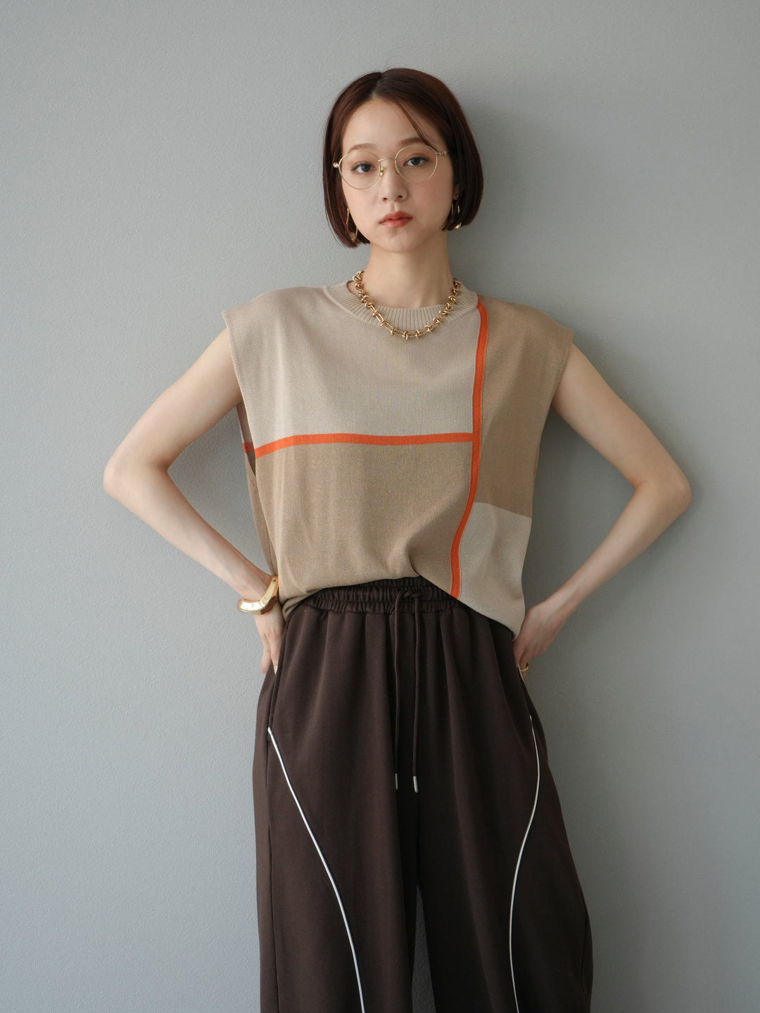 [SET] 同色系無袖針織套衫 + 可選飾品套裝（2 套）