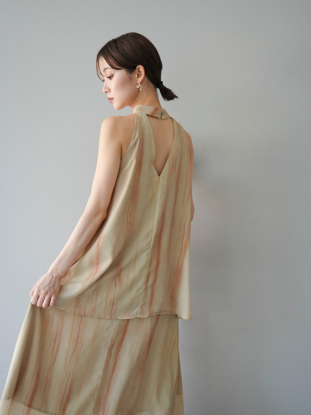 [SET] 細膩花紋V領襯衫＆喇叭裙（2套）