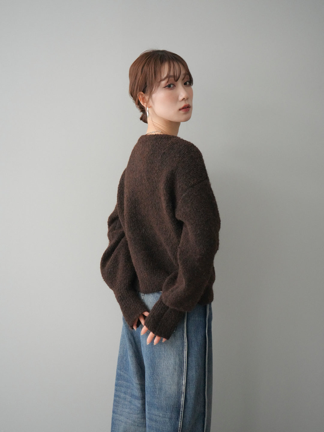 [予約]テープ刺繍ホック開きブークレニットカーディガン/darkbrown