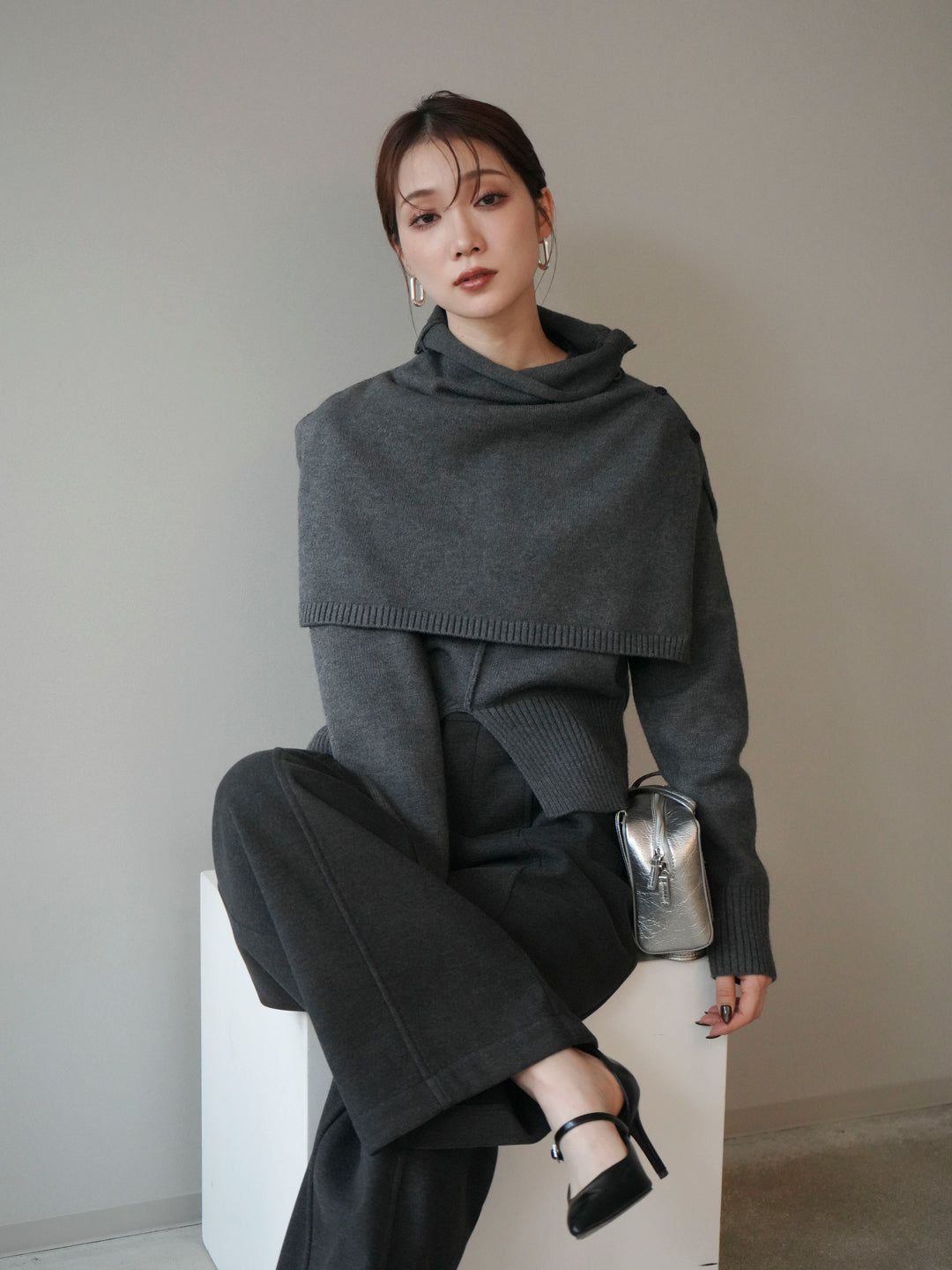 [予約]フロントスリットネックアンサンブルニット/charcoal