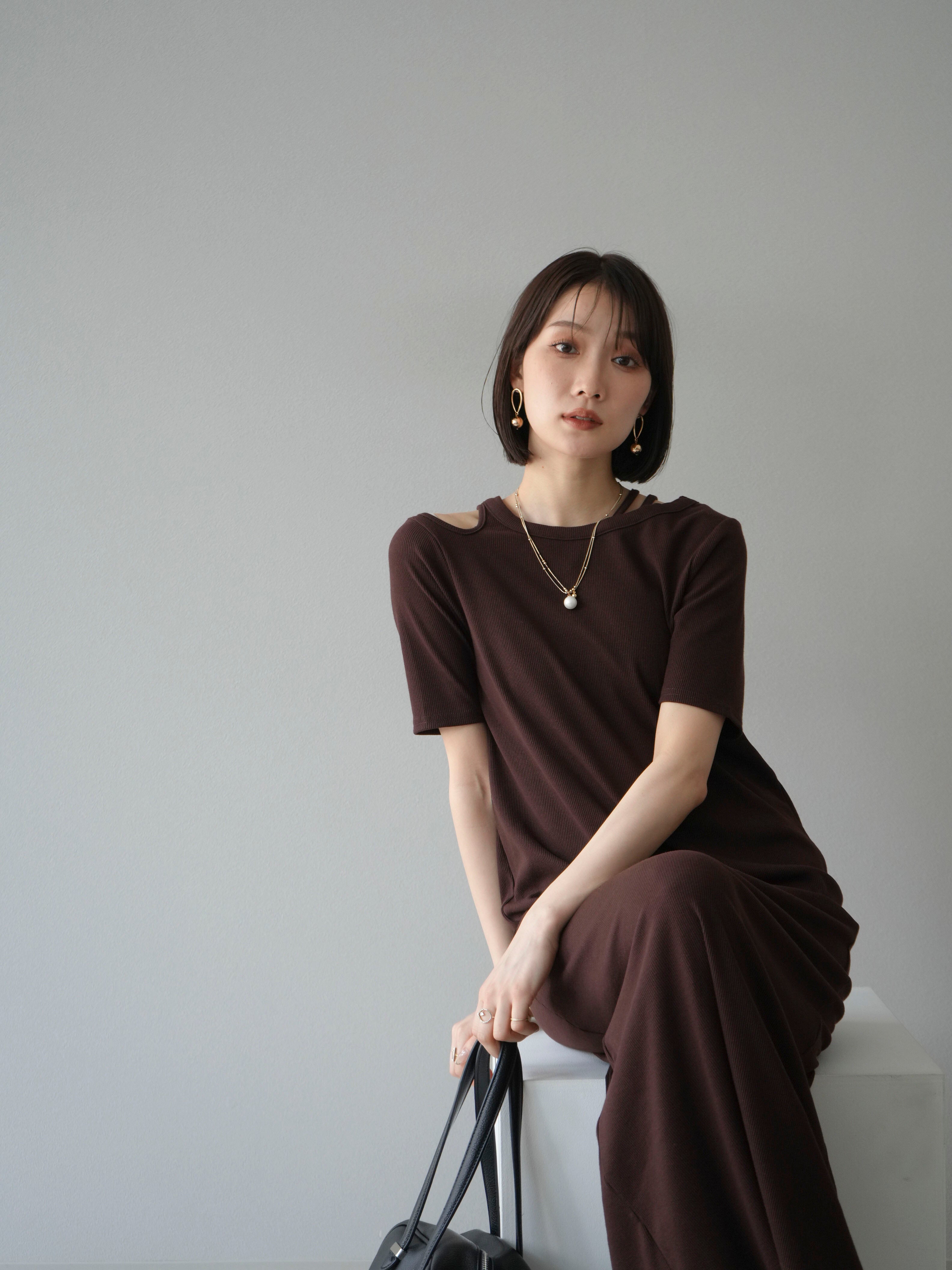 rika　Rワンピ ブラック×ブラウン 予約]デザインネックカットリブワンピース/ブラウン – Lumier