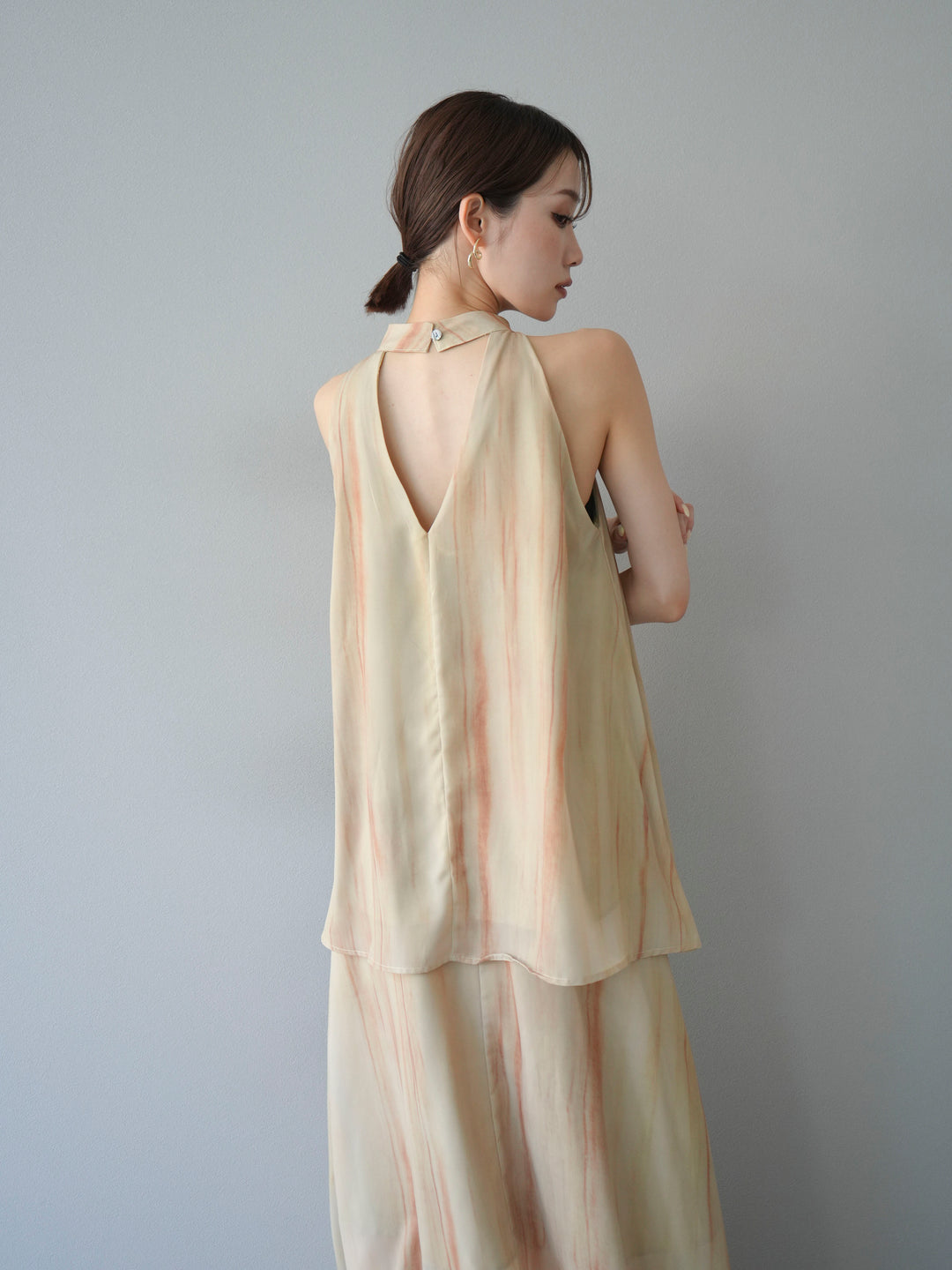 [SET] 細膩花紋V領襯衫＆喇叭裙（2套）