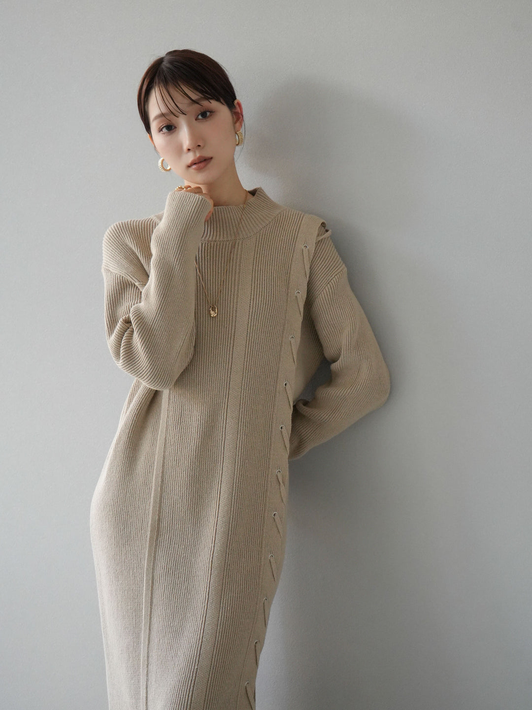 [SET] 不對稱繫帶高領針織連身裙 + 可選飾品套裝 (2套)
