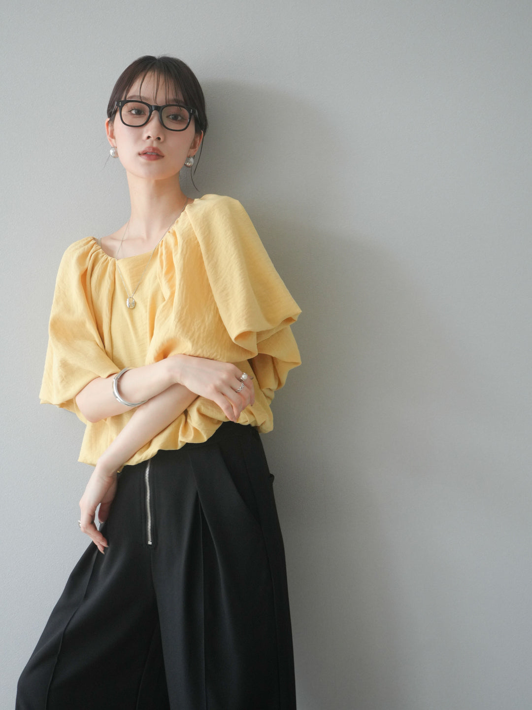 [SET] 燈籠袖褶襉設計上衣 + 拉鍊褶襉寬褲 (2 套)