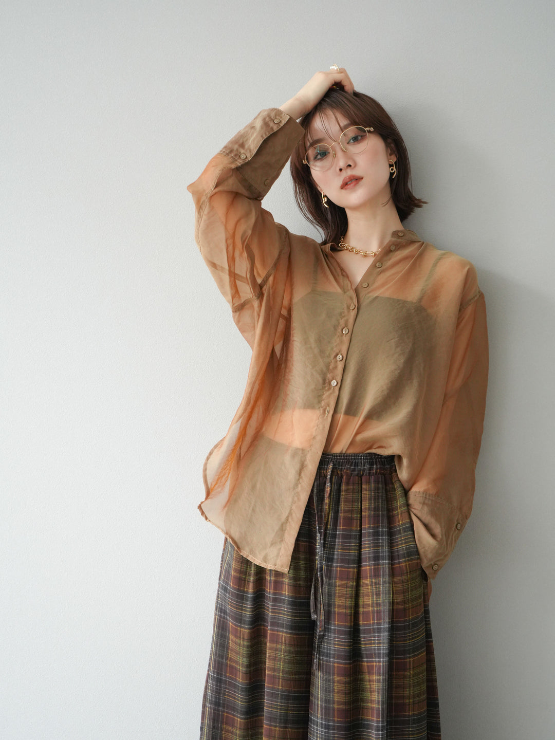 [SET] 亮面透視立領襯衫 + 透視格紋寬鬆褲 (2 件套)