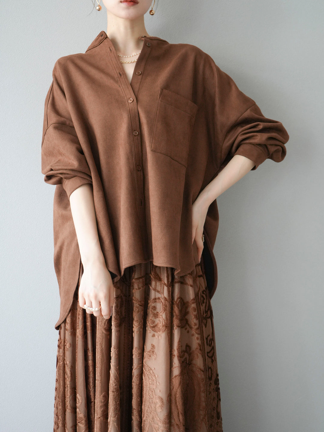 [SET]スエードバンドカラーオーバーシャツ+アンティーク柄フロッキーマキシスカート(2set)