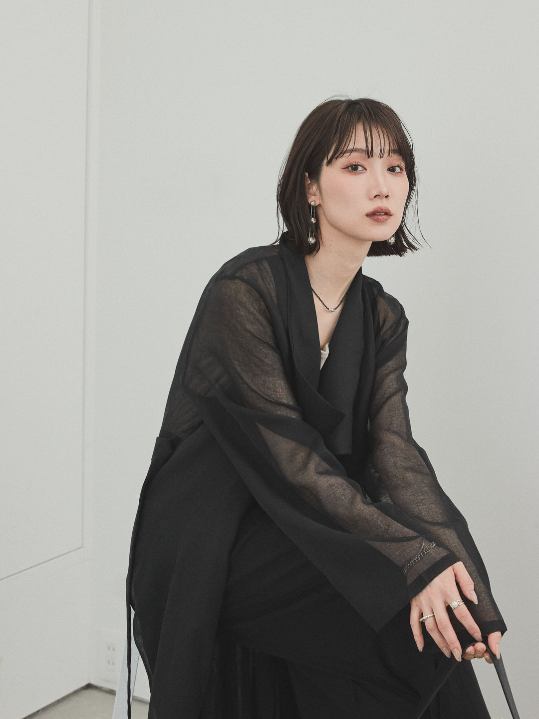 [SET] 方形天鵝絨背心 + 水洗緞層疊裙褲 + 透視長外套 (3 件套)