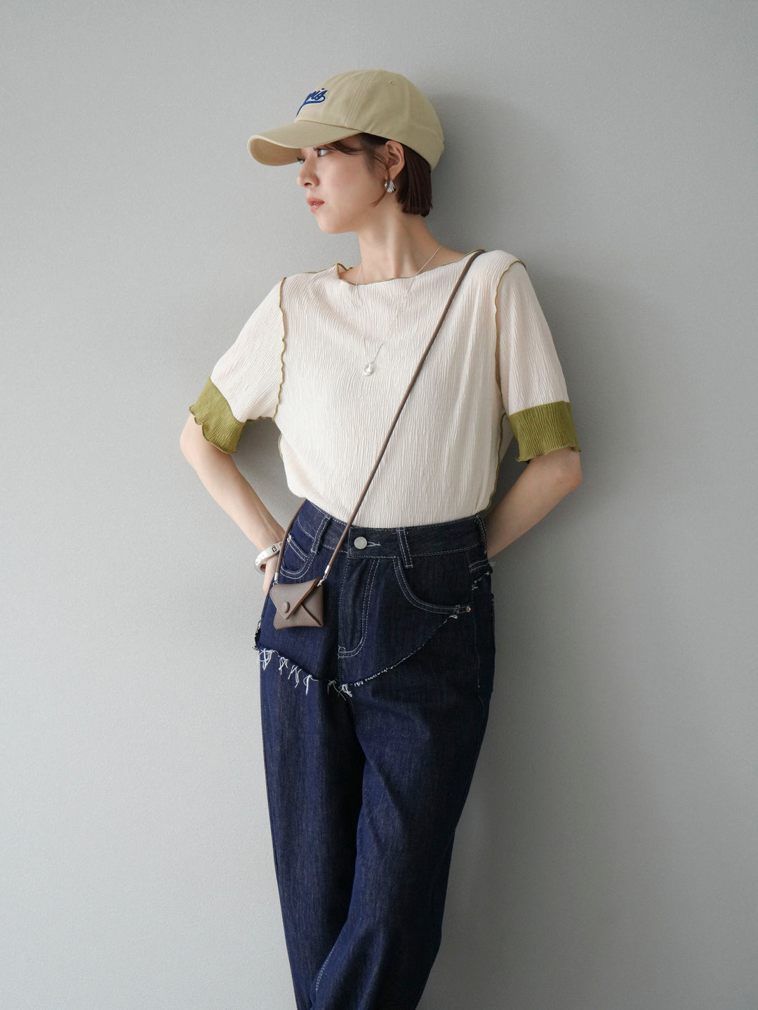 [SET] 百褶同色船領套頭衫 + 臀部設計牛仔褲（2 件組）