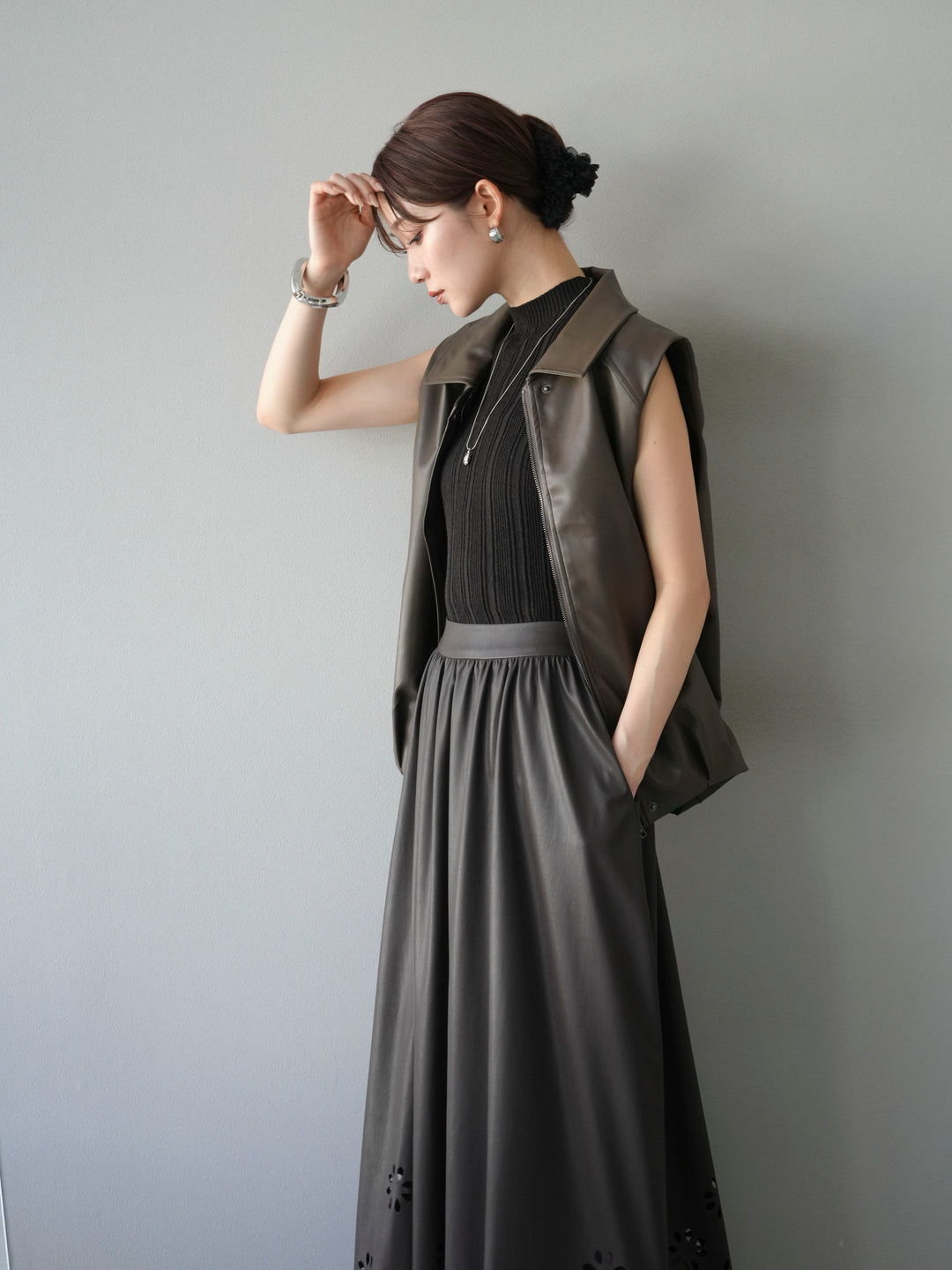 [予約]タックヘムレザーベスト/ブラウン