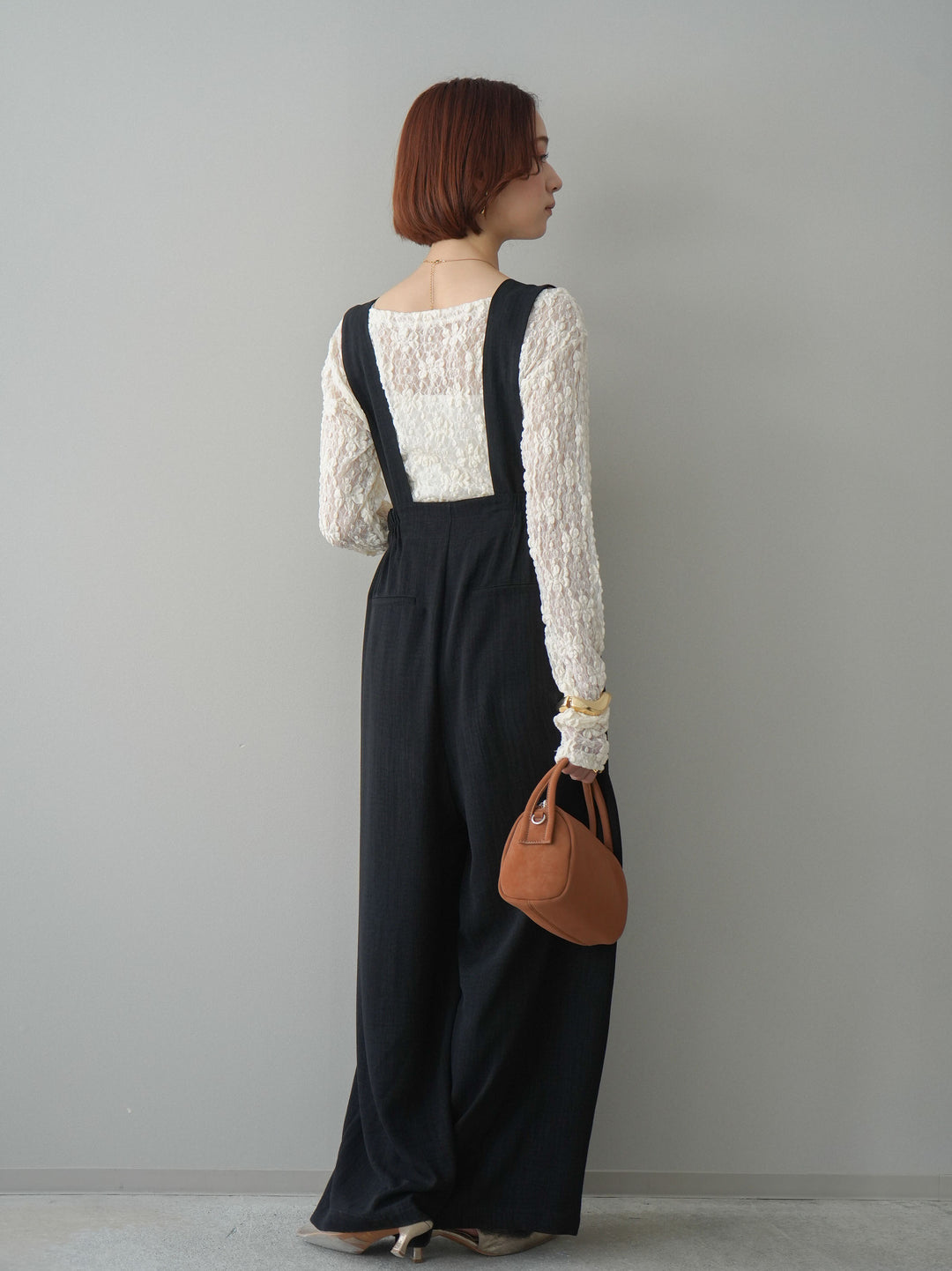 [SET]サイドギャザーレーストップス+シボ加工ハイウエストタックサロペット(2set)