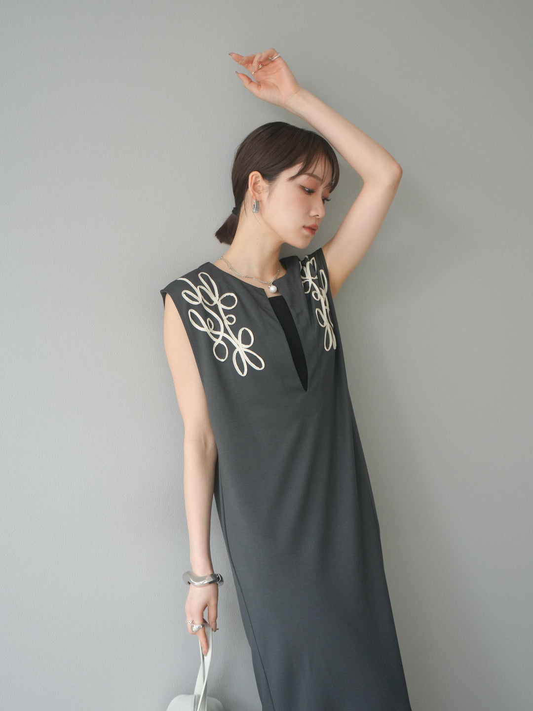 [予約]ライトポンチコード刺繍ワンピース/チャコール