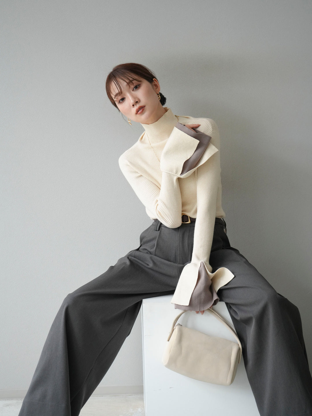 [SET] 疊層喇叭袖高領針織上衣 + 雙褶寬褲 (2 套)
