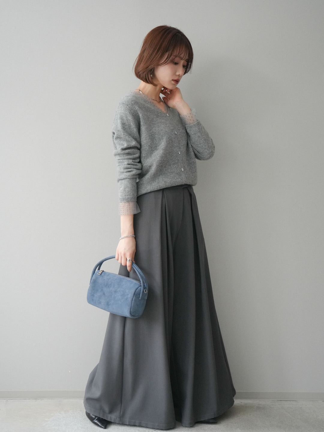 [SET]ドットチュールレイヤードボタンニットトップス+テープベルトタックバギーパンツ(2set)