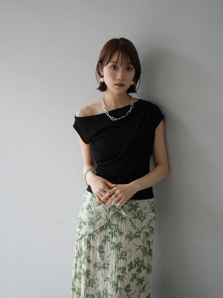 [Pre-order] Asymmetrical Tuck Sleeveless Knit/Black