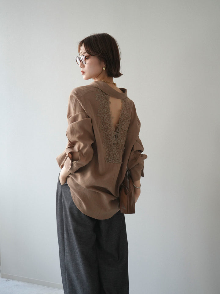 [予約]バックVレースデザインシャツ/beige
