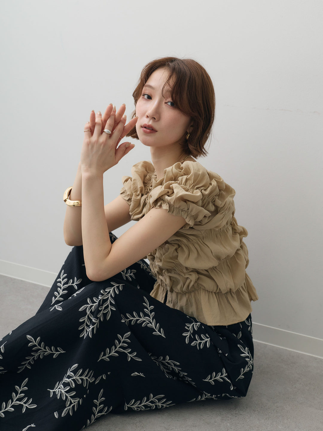 [予約]半袖シャーリングフリルブラウス/beige